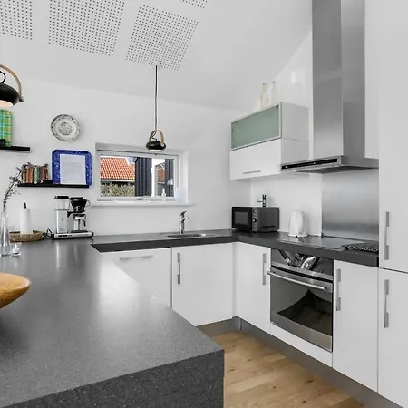 3 Bedroom Beautiful In Casa vacanze