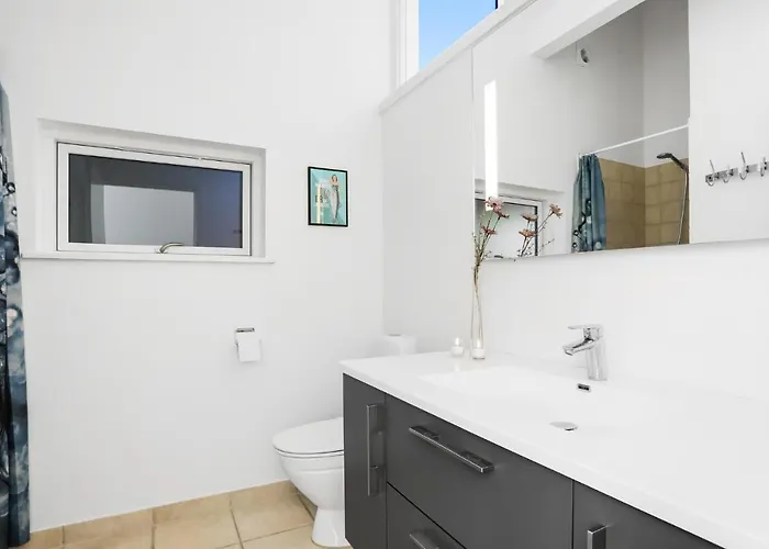 Nyaraló 3 Bedroom Beautiful In Allinge-Sandvig