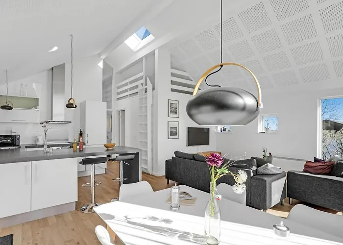 3 Bedroom Beautiful In Nyaraló Allinge-Sandvig